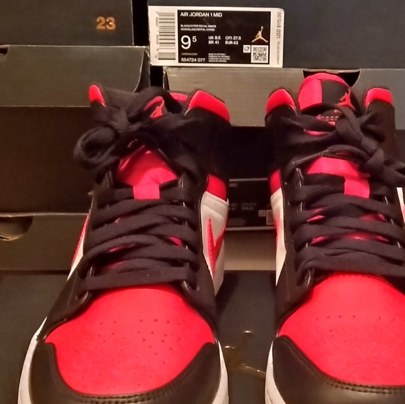 Jordan1 black fire red white - Picture 2 of 3